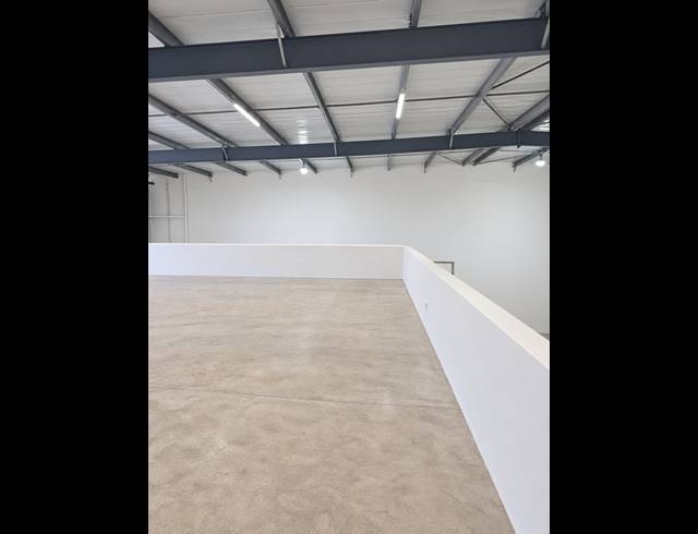 705M² WAREHOUSE TO LET IN BALLITO CENTRAL
